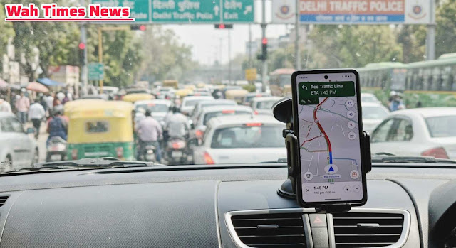 google-maps-live-traffic-updates-on-phone Google Maps live traffic updates and ETA feature explained